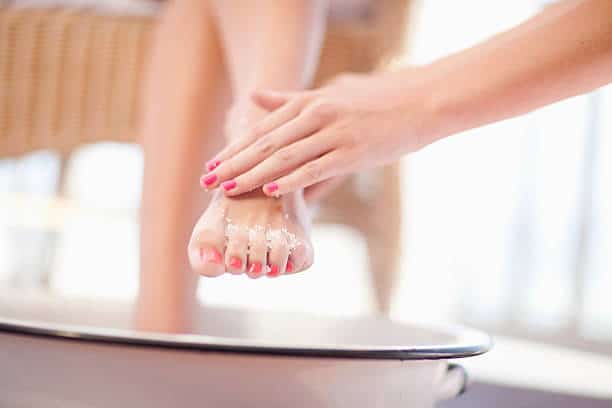 5 remedies to make feet soft and beautiful.